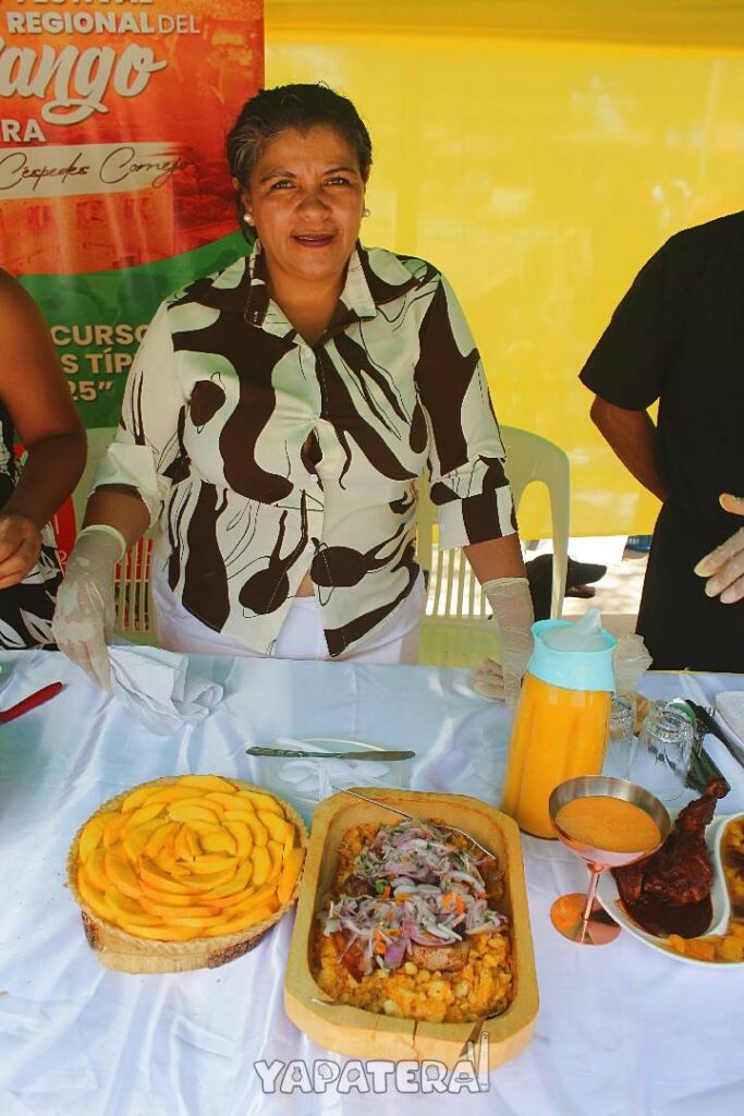 MAJ5 Majadito mixto con chicharron de chancho y PIE DE MANGO Y JUGO DE MANGO
