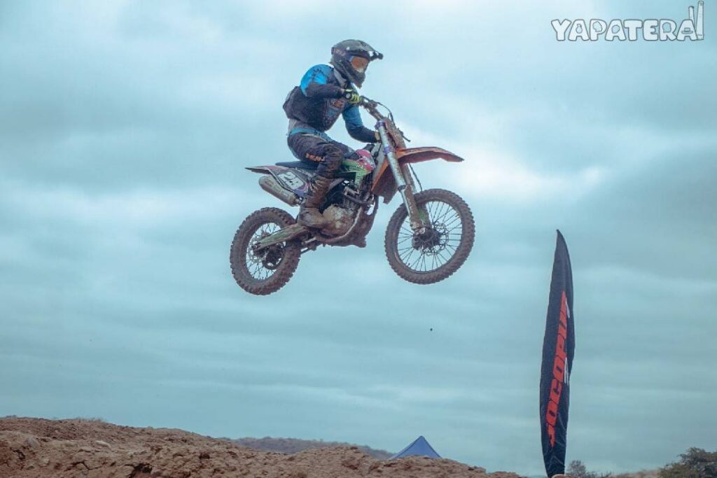 MO4 MOTOCROSS 1