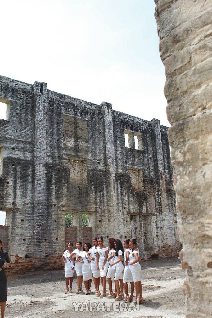 VI3 candidatas al reinado de Yapatera visitando la Ex Fabrica de Azucar